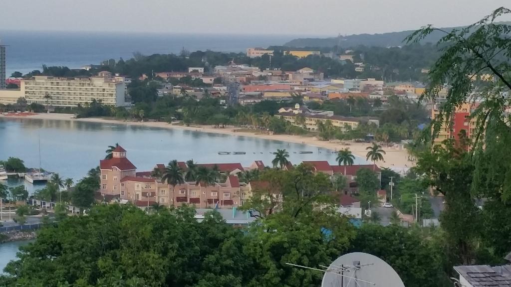 Sky Castles Apt J3 Ocho Rios Exterior photo